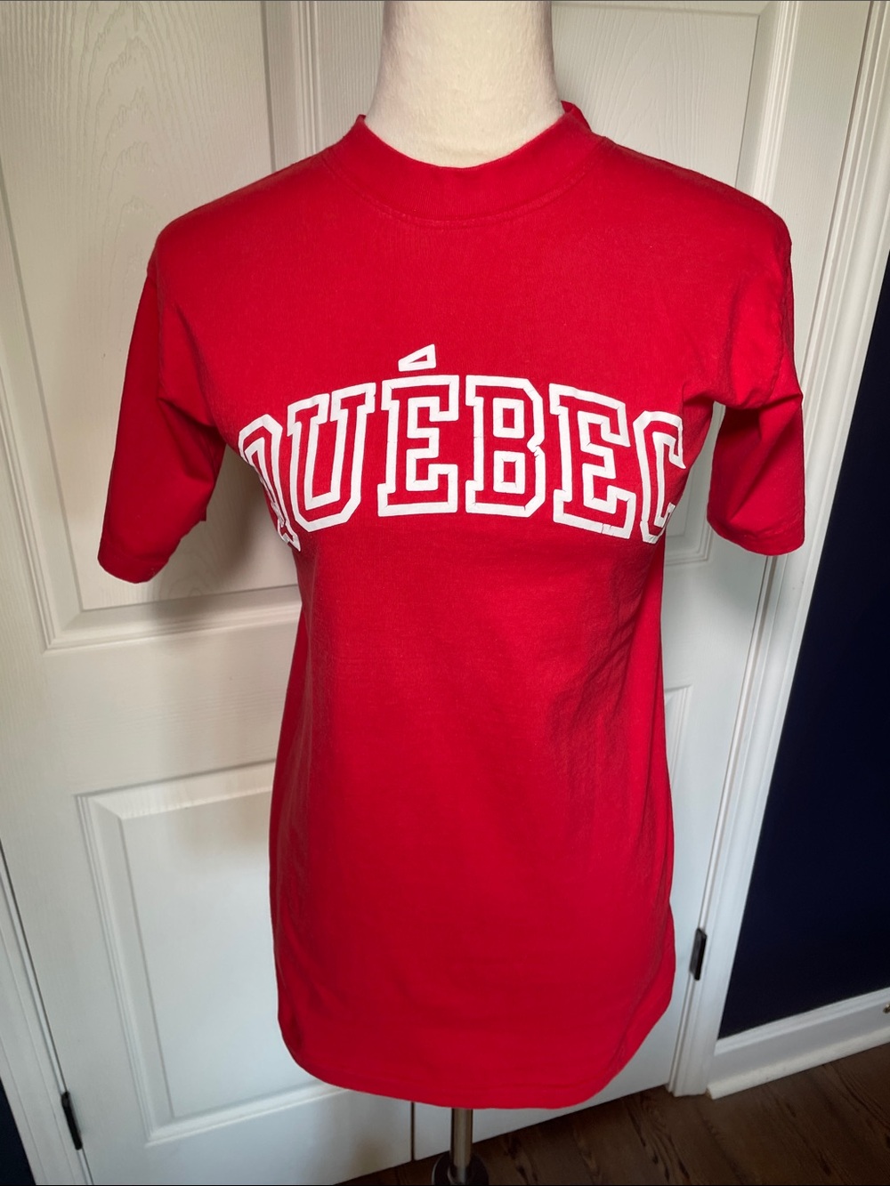 Vintage Impressions Canada Québec Red Short Sleeve Tee 100% Cotton Size Small